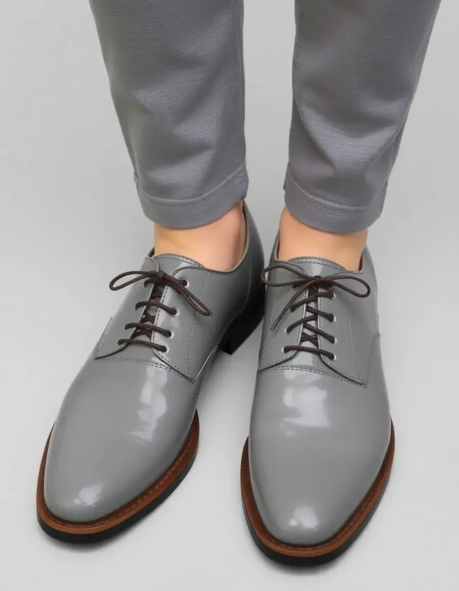 Gray oxford patent leather shoes with sleek lacing