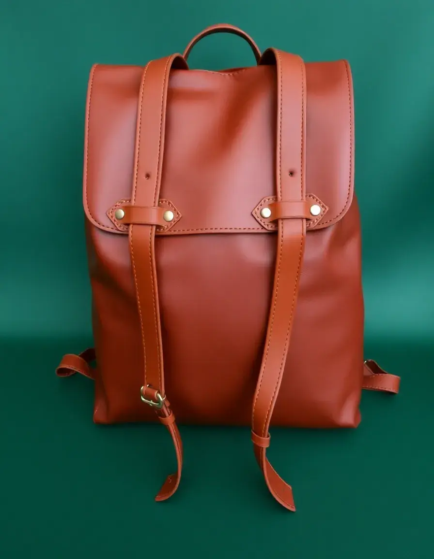 Leather backpack bag with sturdy straps