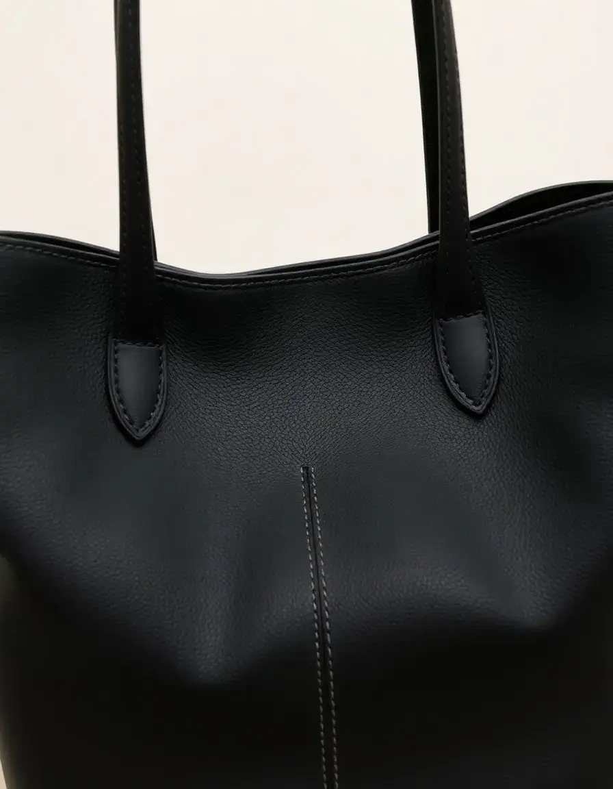 Leather tote bag featuring a high-quality metal zipper closure