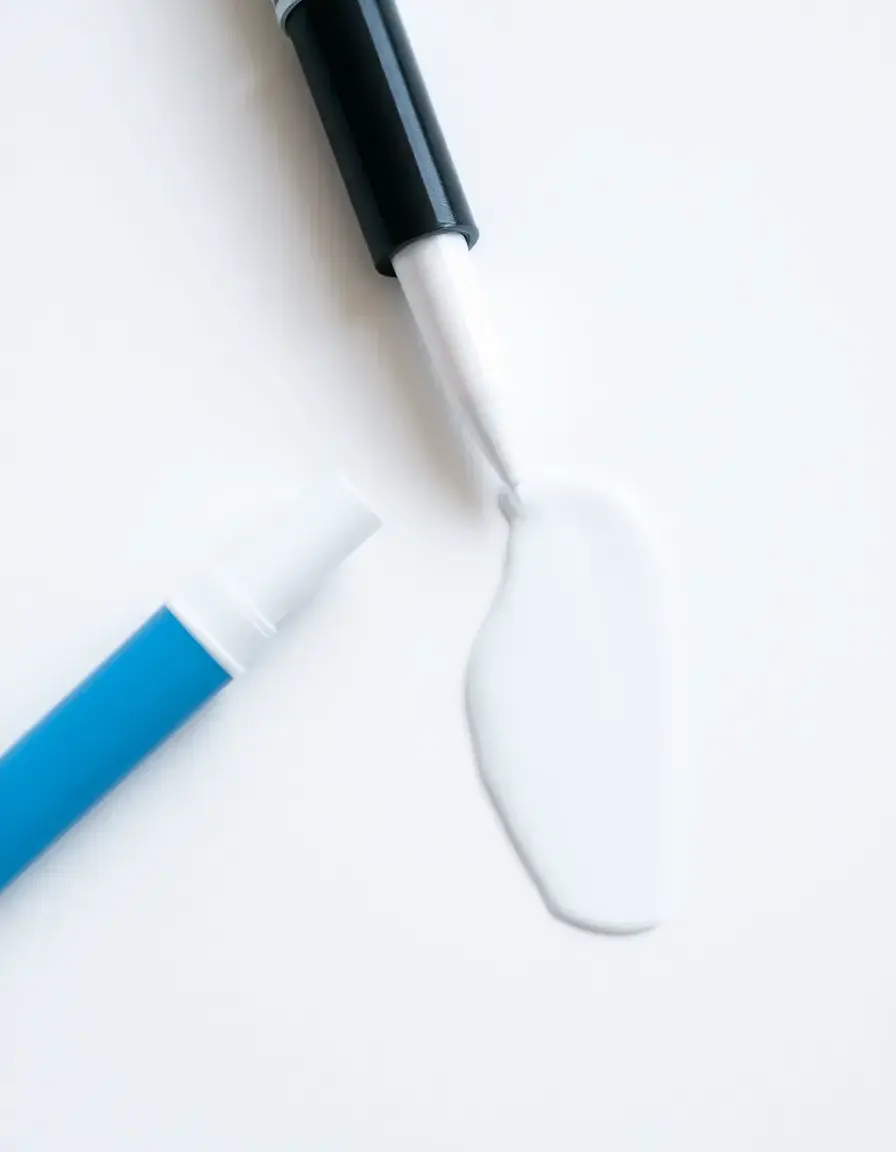 White leather dye pen